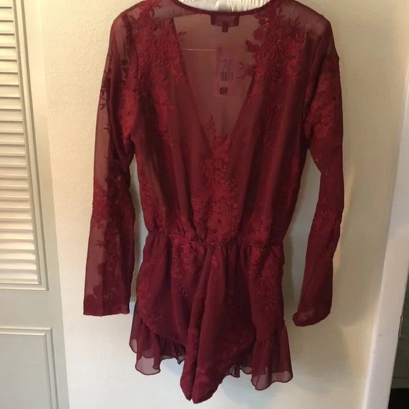 NWT showpo no filter play suit in wine lace rare romper sheer long sleeve small - Picture 11 of 16
